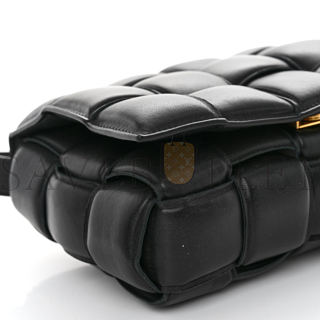 bo*te*ga Ve*ne*ta nappa maxi intrecciato padded cassette crossbody bag black (26*18*8cm)